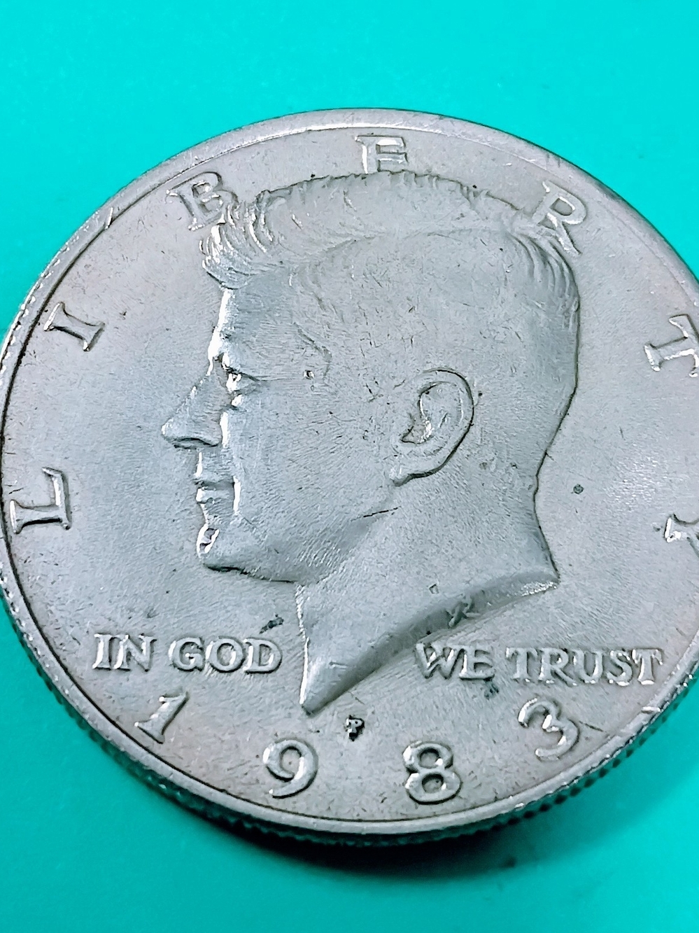 1983-P Kennedy Half Dollar Coin In Very Good Condition. #0747p